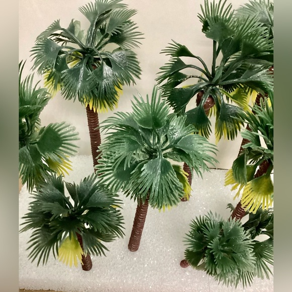 Variety Of Rainforest Palm Tree Set - Picture 9 of 16